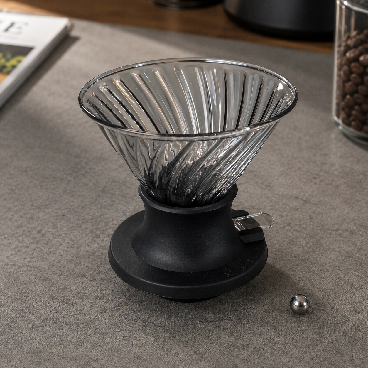 One Two Cups V60 Coffee Dripper Alat Seduh Kopi Manual Kaca 1-4 Cup - VD-50R Gambar produk One Two Cups V60 Coffee Dripper Alat Seduh Kopi Manual Kaca 1-4 Cup - VD-50R - 6