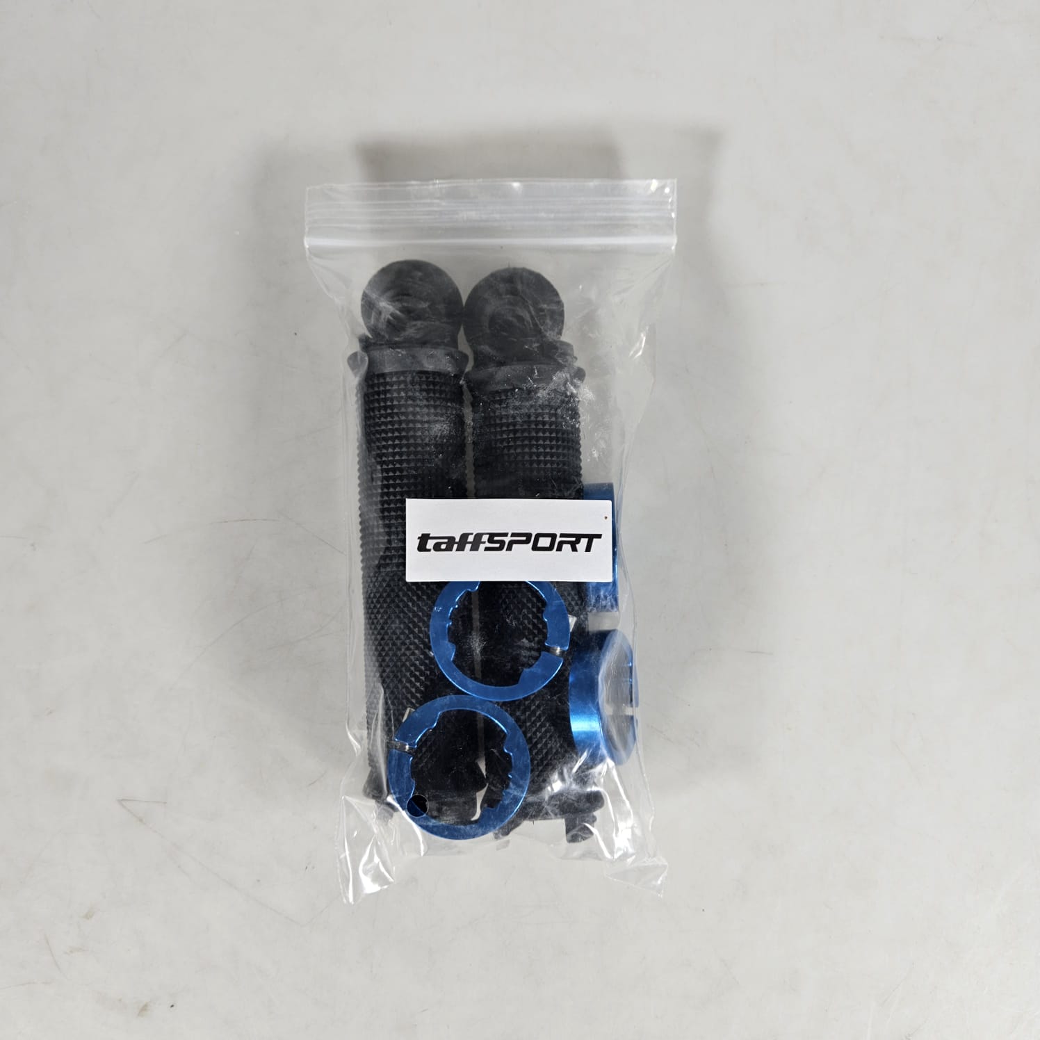 TaffSPORT Handgrip Sepeda Universal Tutup Setang Anti Slip Handlebar - CL8455 Gambar produk TaffSPORT Handgrip Sepeda Universal Tutup Setang Anti Slip Handlebar - CL8455 - Kemasan