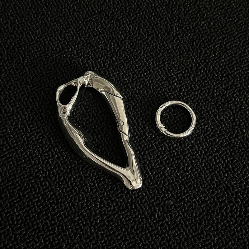 Gmarty Gantungan Kunci Carbiner Skena Gothic Keychain Y2K Alloy - GB6730 Gambar produk Gmarty Gantungan Kunci Carbiner Skena Gothic Keychain Y2K Alloy - GB6730 - 1