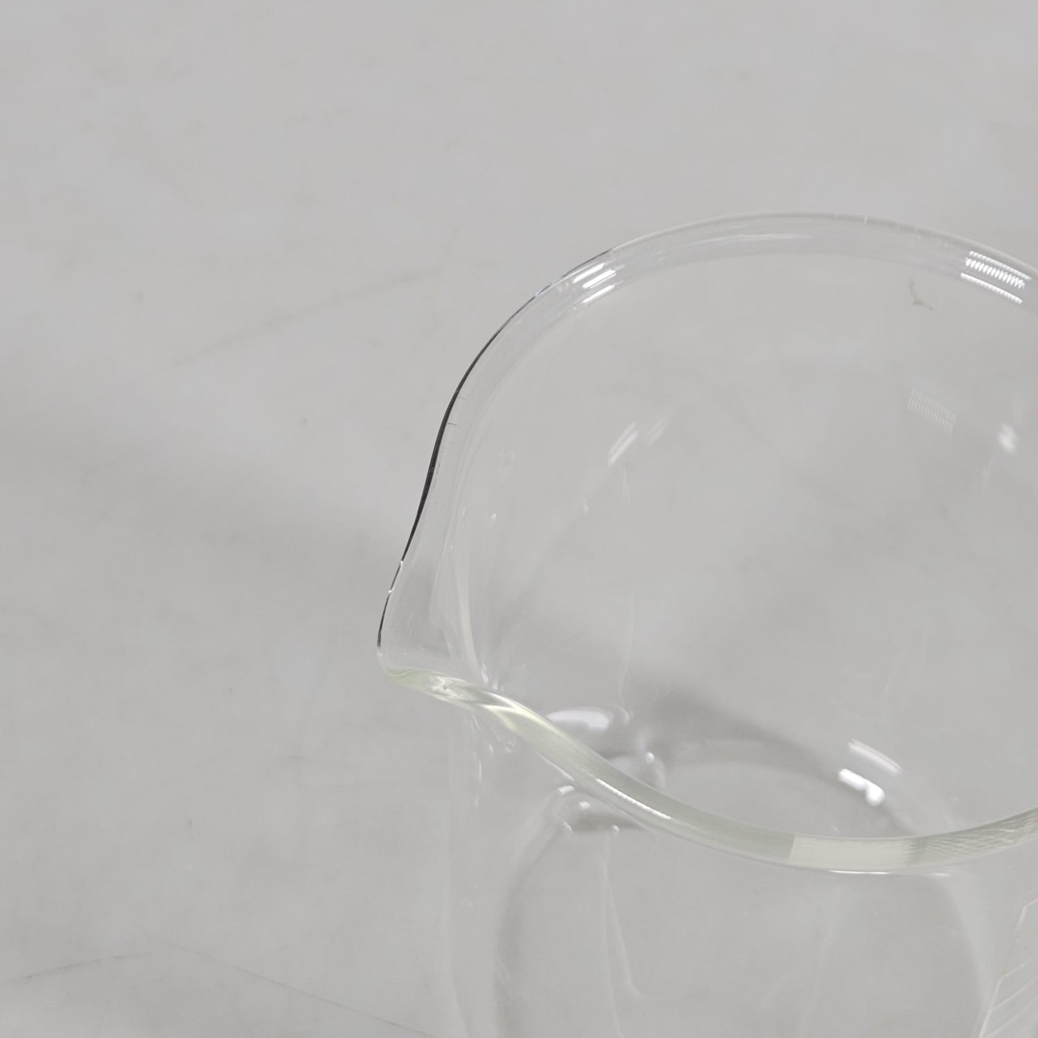 VYROX Gelas Ukur Lab Kimia Multifungsi Borosilicate Glass 250ml - BG17 Gambar produk VYROX Gelas Ukur Lab Kimia Multifungsi Borosilicate Glass 250ml - BG17 - 4