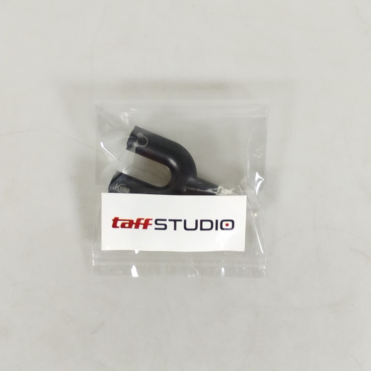 TaffSTUDIO Splitter Audio U Shape 3.5mm Headphone dan Mic Combo Jack - K0650 Gambar produk TaffSTUDIO Splitter Audio U Shape 3.5mm Headphone dan Mic Combo Jack - K0650 - Kemasan