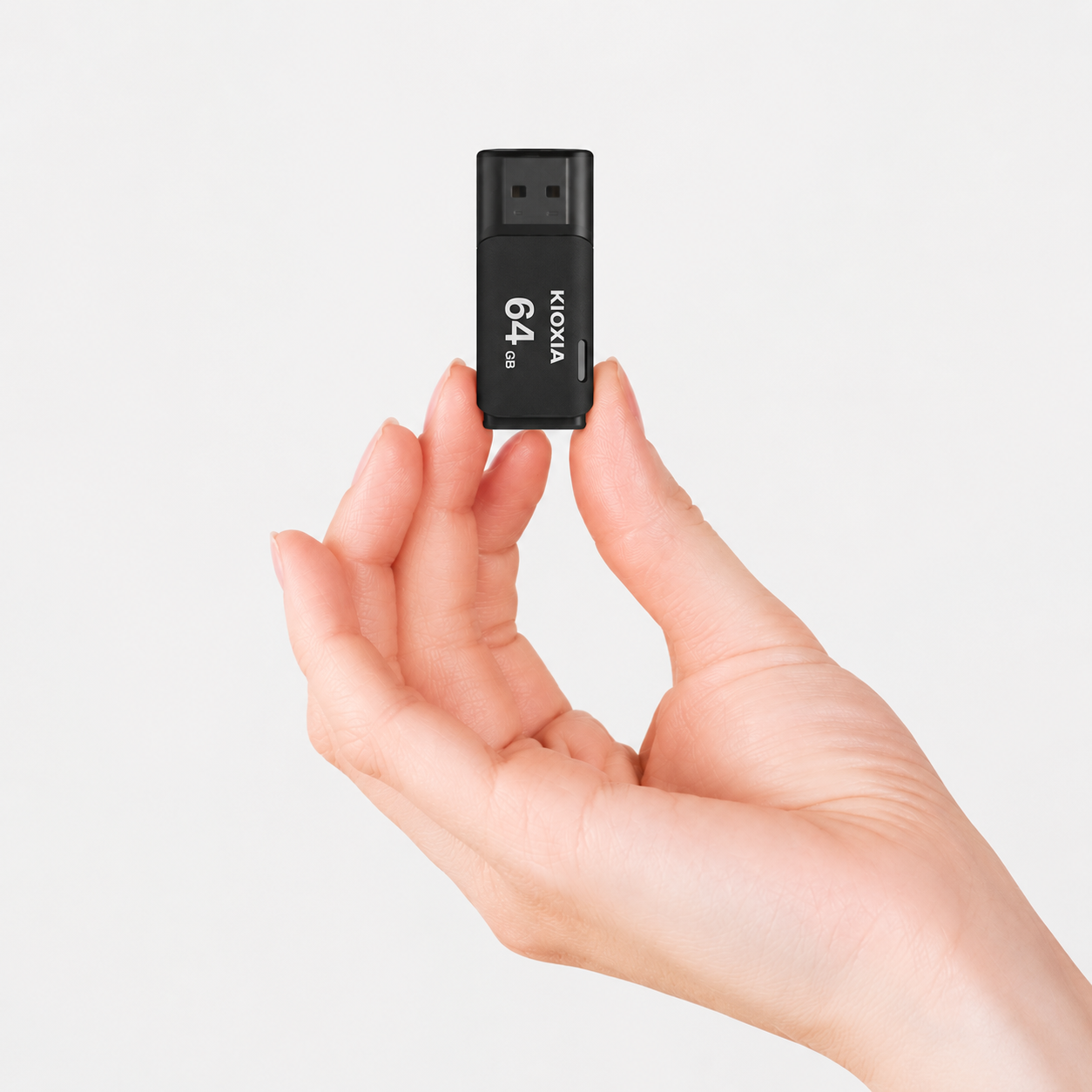 Kioxia Flashdisk Data Storage USB 2.0 Portable 64GB - U202 Gambar produk Kioxia Flashdisk Data Storage USB 2.0 Portable 64GB - U202 - 1