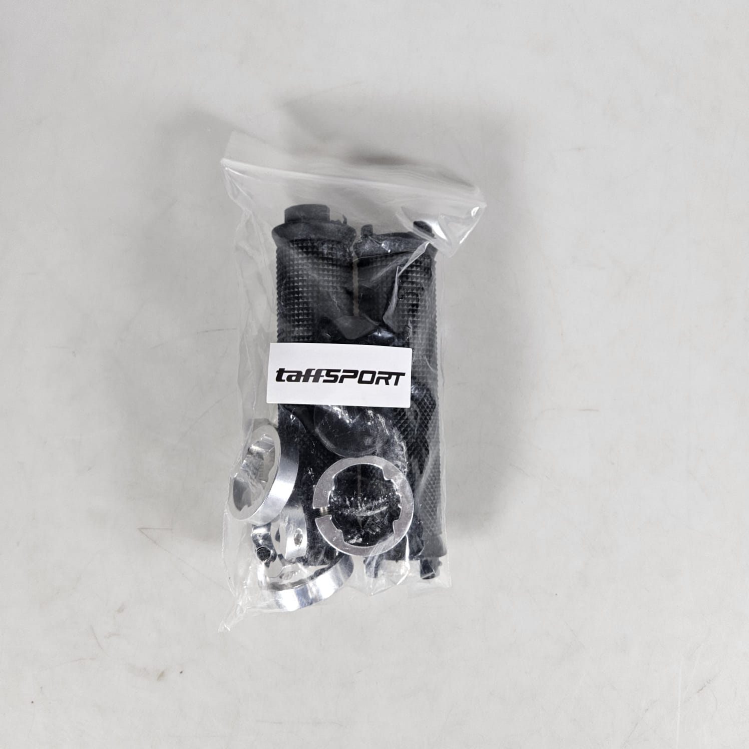 TaffSPORT Handgrip Sepeda Universal Tutup Setang Anti Slip Handlebar - CL8455 Gambar produk TaffSPORT Handgrip Sepeda Universal Tutup Setang Anti Slip Handlebar - CL8455 - Kemasan