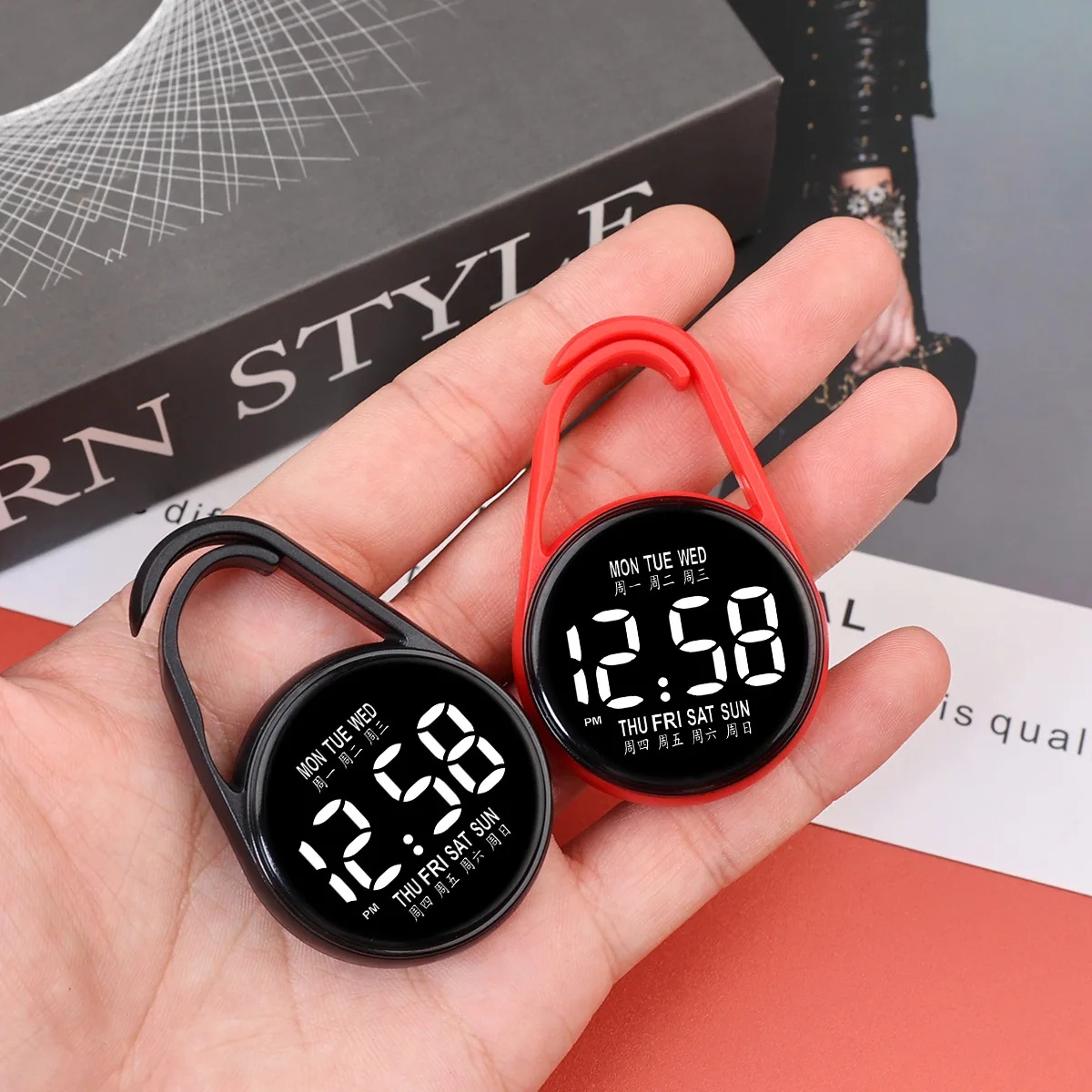 Obotsnoi Jam Pocket Watch Digital LED Gantungan Kunci Waterproof - PJX1600 Gambar produk Obotsnoi Jam Pocket Watch Digital LED Gantungan Kunci Waterproof - PJX1600 - 2