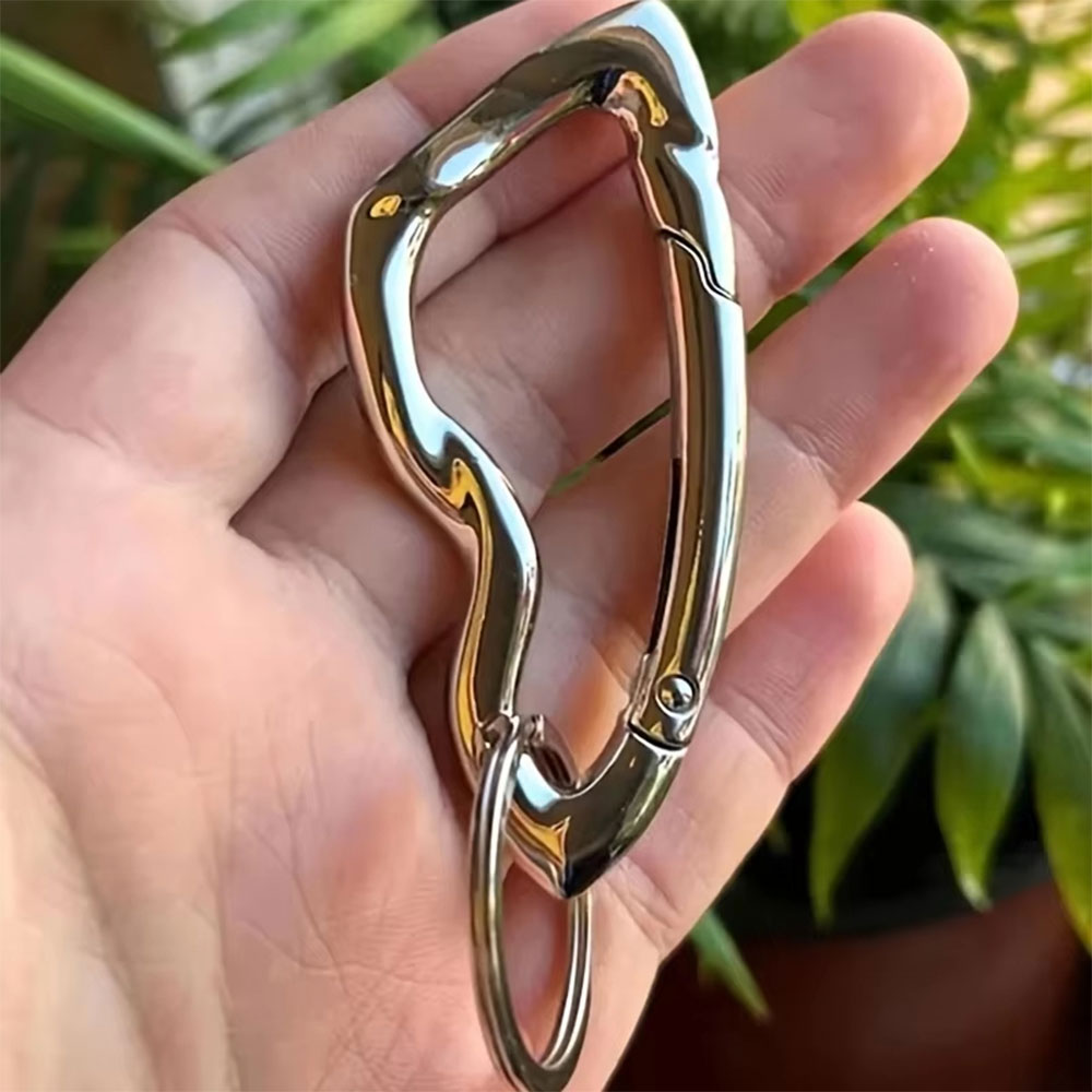 MORWLAT Carbiner Keychain Gantungan Kunci Y2K Skena Battle Axe Alloy - GB6700 Gambar produk MORWLAT Carbiner Keychain Gantungan Kunci Y2K Skena Battle Axe Alloy - GB6700 - 2
