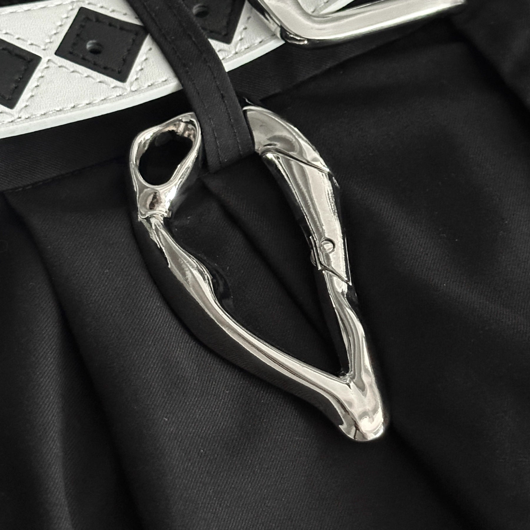 Gmarty Gantungan Kunci Carbiner Skena Gothic Keychain Y2K Alloy - GB6730 Gambar produk Gmarty Gantungan Kunci Carbiner Skena Gothic Keychain Y2K Alloy - GB6730 - 3