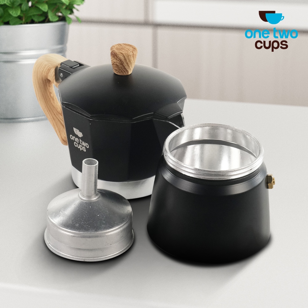 One Two Cups Moka Pot Teko Kopi Espresso Maker Stovetop 6 Cup 300ml - L20 Gambar produk One Two Cups Moka Pot Teko Kopi Espresso Maker Stovetop 6 Cup 300ml - L20 - Kemasan