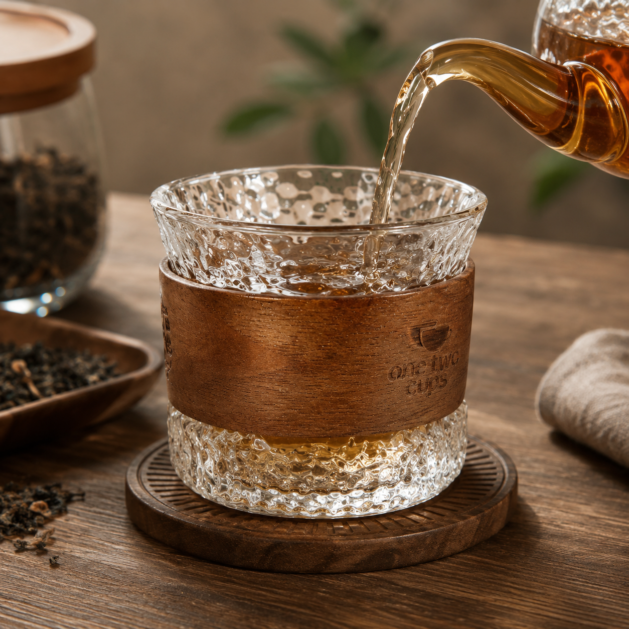 One Two Cups Gelas Kaca Aesthetic Kopi Teh Wood Sleeve Glass 130ml Hammer - Q13 Gambar produk One Two Cups Gelas Kaca Aesthetic Kopi Teh Wood Sleeve Glass 130ml Hammer - Q13 - 1