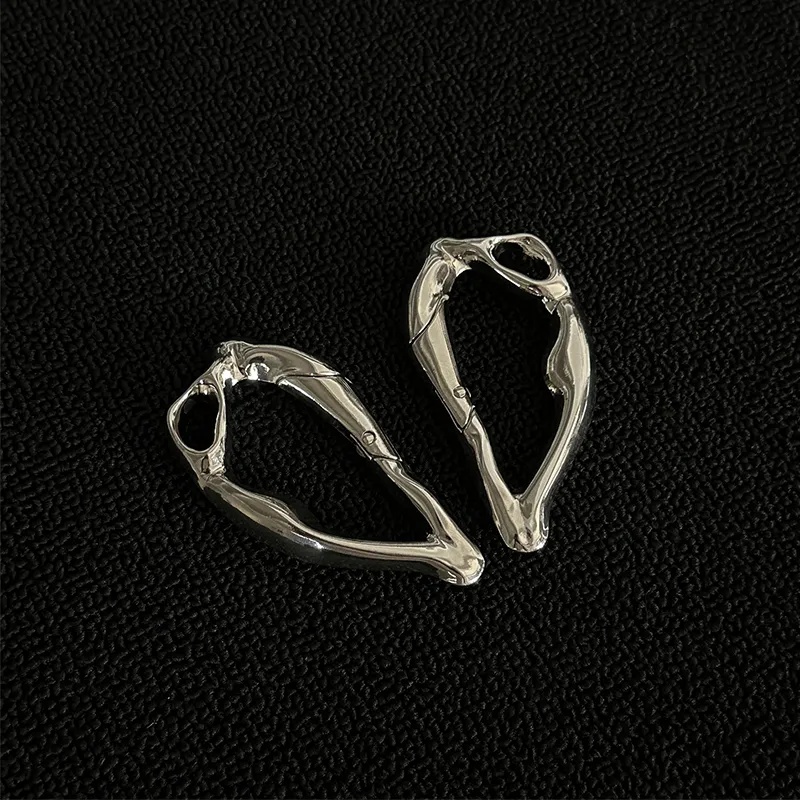 Gmarty Gantungan Kunci Carbiner Skena Gothic Keychain Y2K Alloy - GB6730 Gambar produk Gmarty Gantungan Kunci Carbiner Skena Gothic Keychain Y2K Alloy - GB6730 - 5