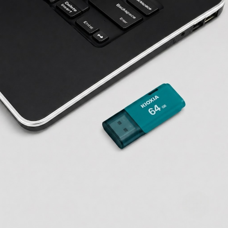 Kioxia Flashdisk Data Storage USB 2.0 Portable 64GB - U202 Gambar produk Kioxia Flashdisk Data Storage USB 2.0 Portable 64GB - U202 - 2