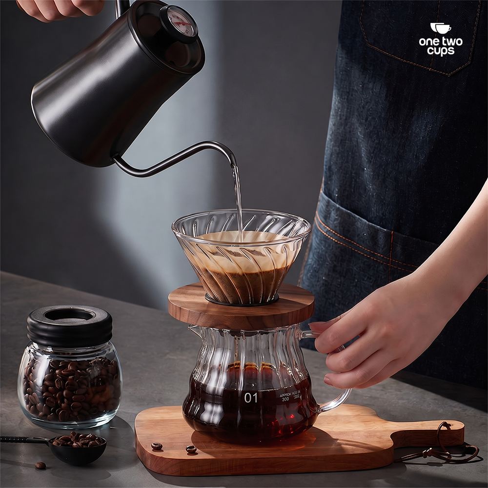 One Two Cups Teko Kopi Coffee Server V60 Drip Pour Over Kaca 360ml - XGS-36/60 Gambar produk One Two Cups Teko Kopi Coffee Server V60 Drip Pour Over Kaca 360ml - XGS-36/60 - 6