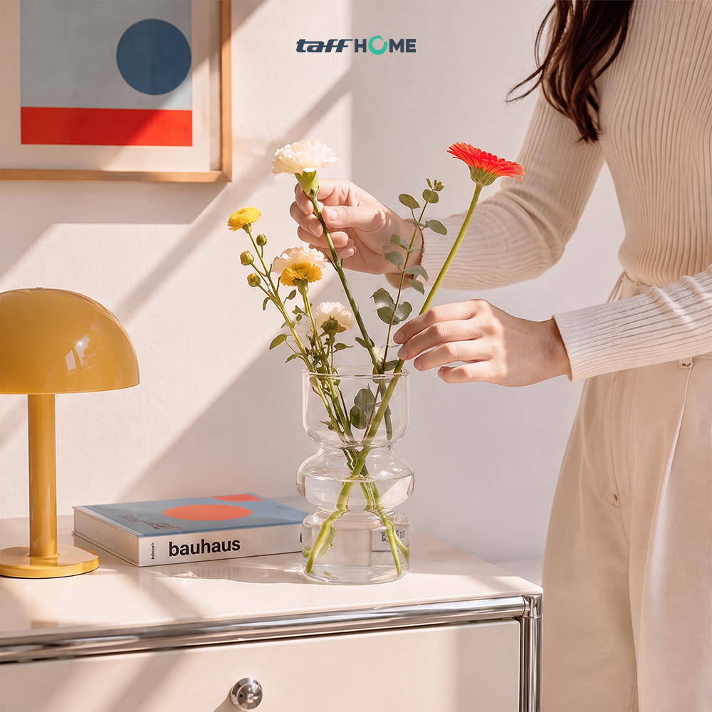 TaffHOME Vas Bunga Kaca Nordic Bottle Vase Flower Pot Home Decor 18cm - AM-18 Gambar produk TaffHOME Vas Bunga Kaca Nordic Bottle Vase Flower Pot Home Decor 18cm - AM-18 - 6