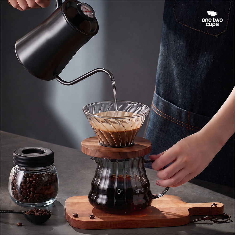 One Two Cups Teko Kopi Coffee Server V60 Drip Pour Over Kaca 360ml - XGS-36/60 Gambar produk One Two Cups Teko Kopi Coffee Server V60 Drip Pour Over Kaca 360ml - XGS-36/60 - 6