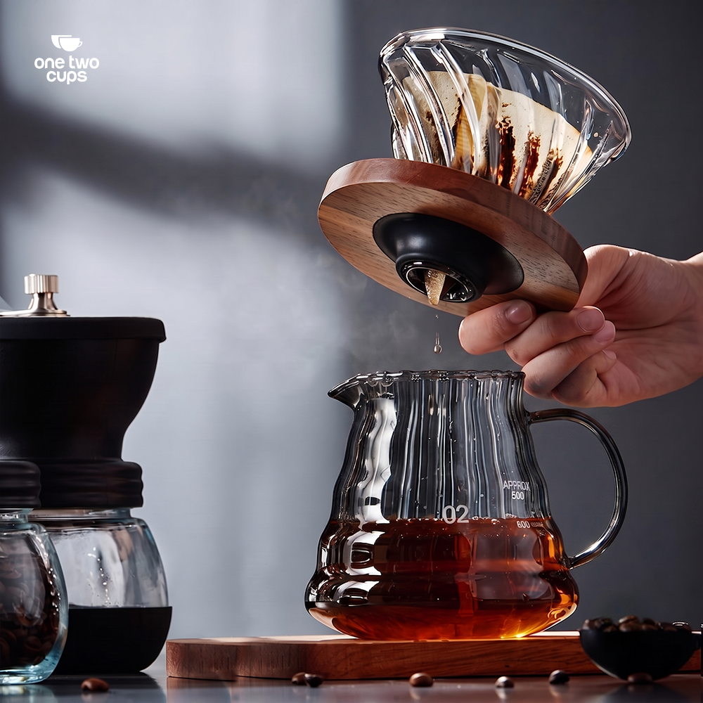 One Two Cups Teko Kopi Coffee Server V60 Drip Pour Over Kaca 600ml - XGS-36/60 Gambar produk One Two Cups Teko Kopi Coffee Server V60 Drip Pour Over Kaca 600ml - XGS-36/60 - 5