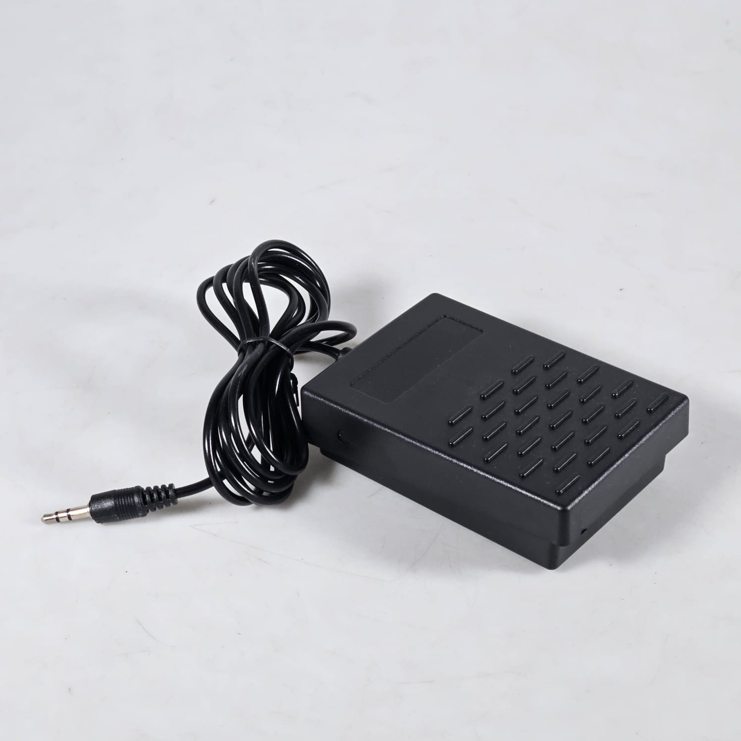 Tooy Sustain Pedal Universal Keyboard Drum Piano Elektrik Damper MIDI 3.5mm - WTB-010 Gambar produk Tooy Sustain Pedal Universal Keyboard Drum Piano Elektrik Damper MIDI 3.5mm - WTB-010 - 3