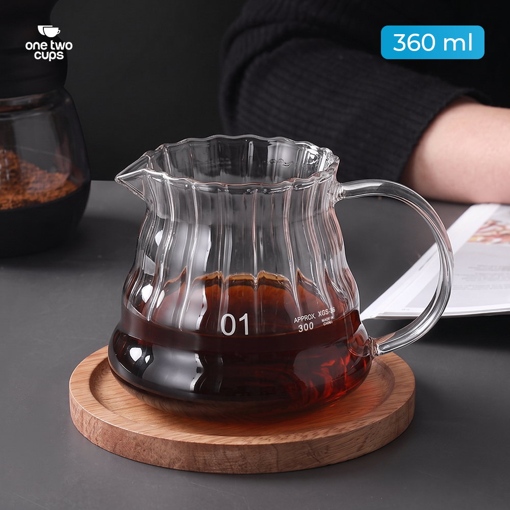 One Two Cups Teko Kopi Coffee Server V60 Drip Pour Over Kaca 360ml - XGS-36/60 Gambar produk One Two Cups Teko Kopi Coffee Server V60 Drip Pour Over Kaca 360ml - XGS-36/60 - Utama