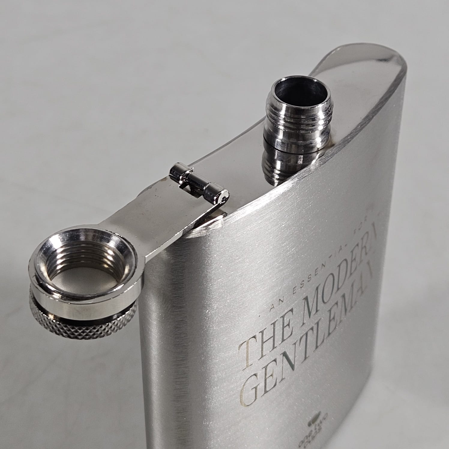 One Two Cups Botol Minum Wine Whiskey Hip Flask 7oz - F0212 Gambar produk One Two Cups Botol Minum Wine Whiskey Hip Flask 7oz - F0212 - 3