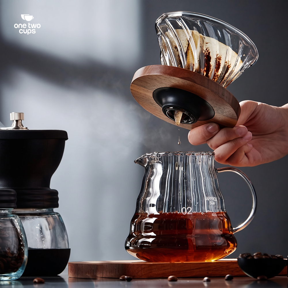 One Two Cups Teko Kopi Coffee Server V60 Drip Pour Over Kaca 600ml - XGS-36/60 Gambar produk One Two Cups Teko Kopi Coffee Server V60 Drip Pour Over Kaca 600ml - XGS-36/60 - 5
