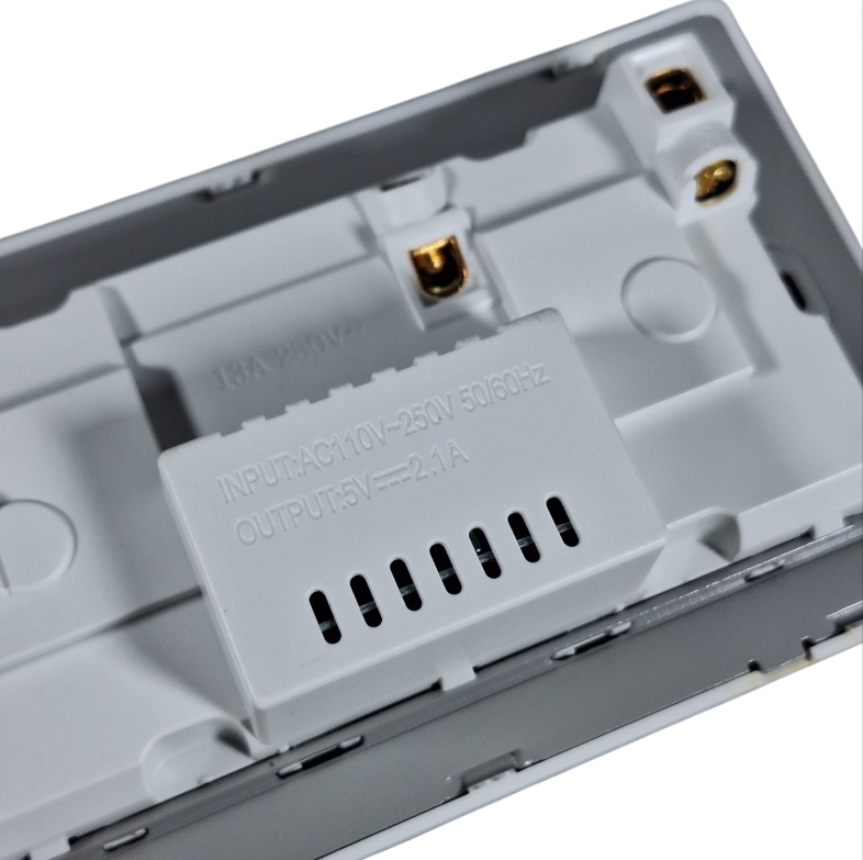 Gambar produk Taffware Stop Kontak Universal 2 Soket 1 USB A 1 USB C Switch 250V - DZE412 - 2